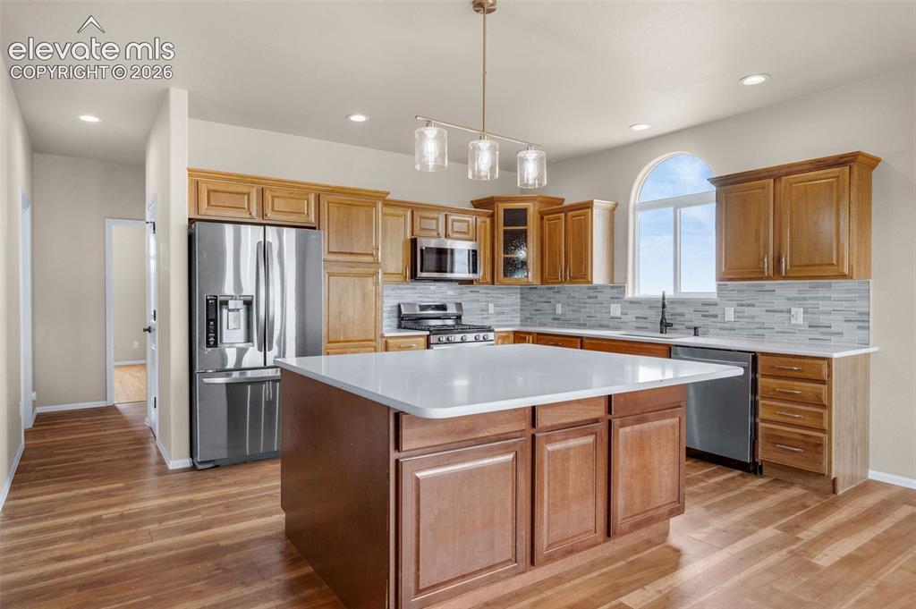 Image 10 of 49: Kitchen