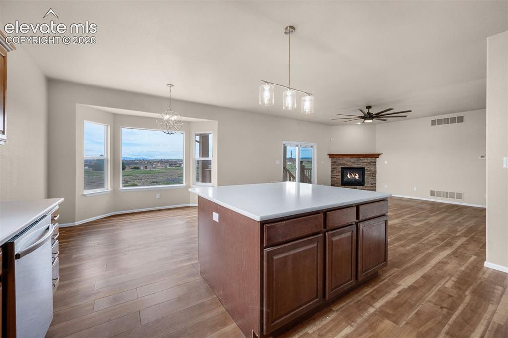 Image 11 of 49: Kitchen