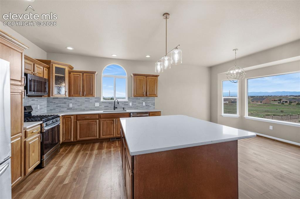 Image 12 of 49: Kitchen