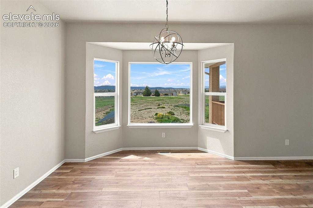 Image 14 of 49: Dining Area