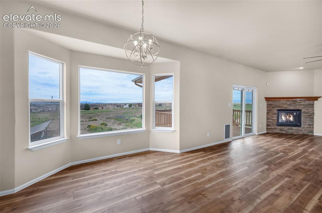 Image 15 of 49: Dining Room