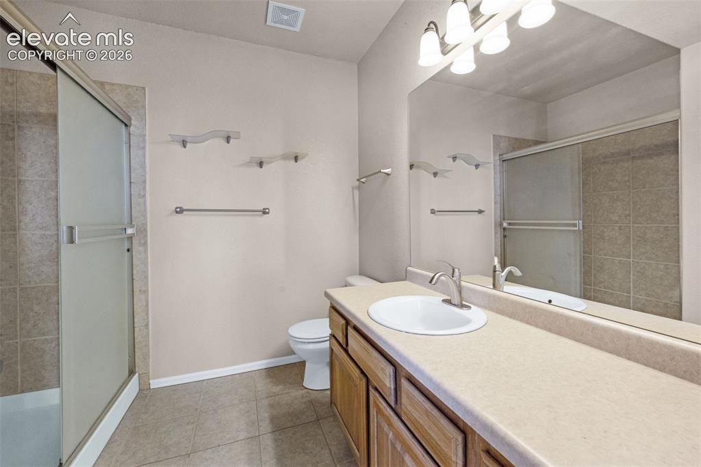 Image 36 of 49: Bathroom