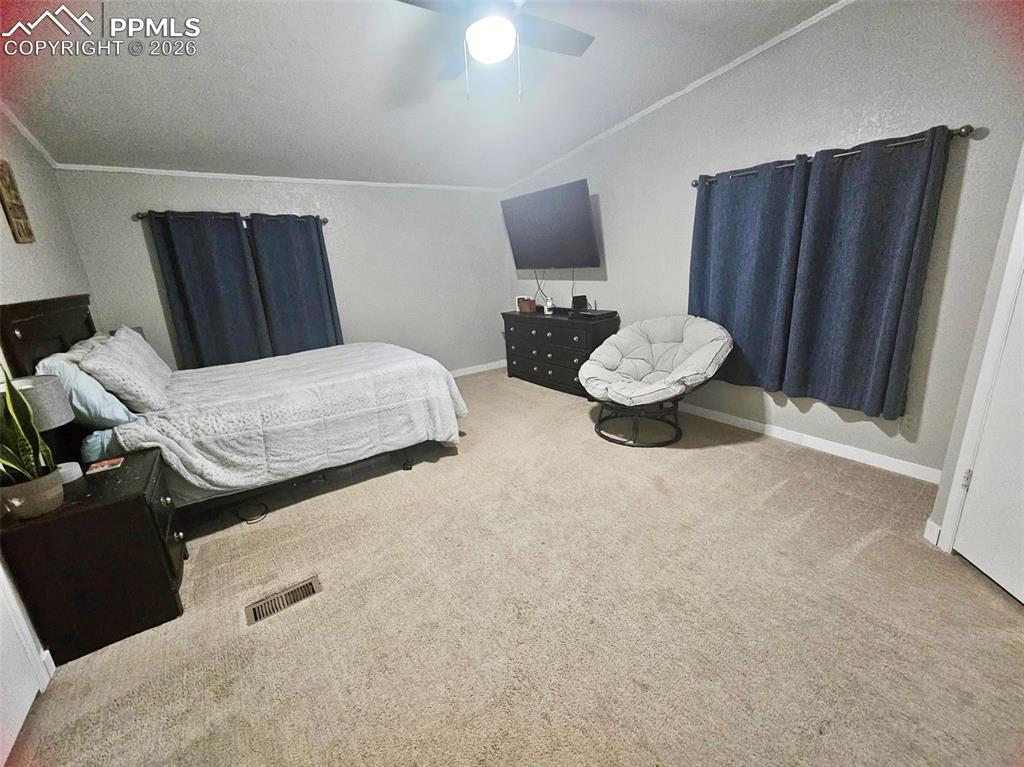 Image 11 of 19: Bedroom