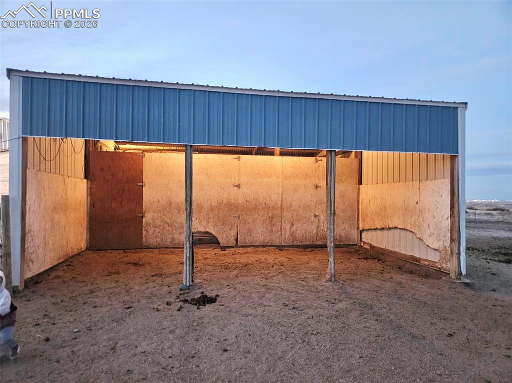 Image 13 of 19: Yard