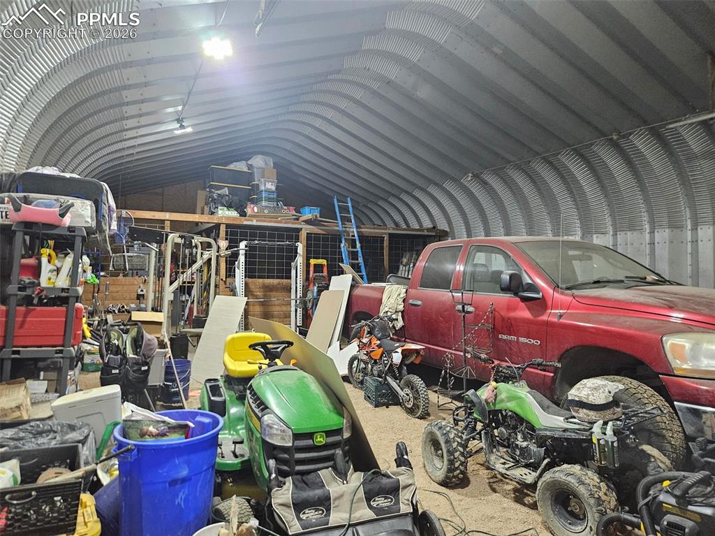 Image 16 of 19: Garage