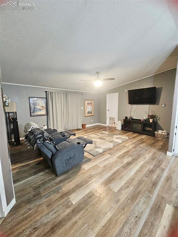 Image 2 of 19: Living Room