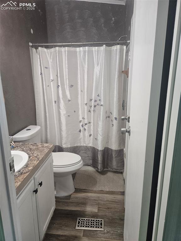 Image 22 of 28: Bathroom