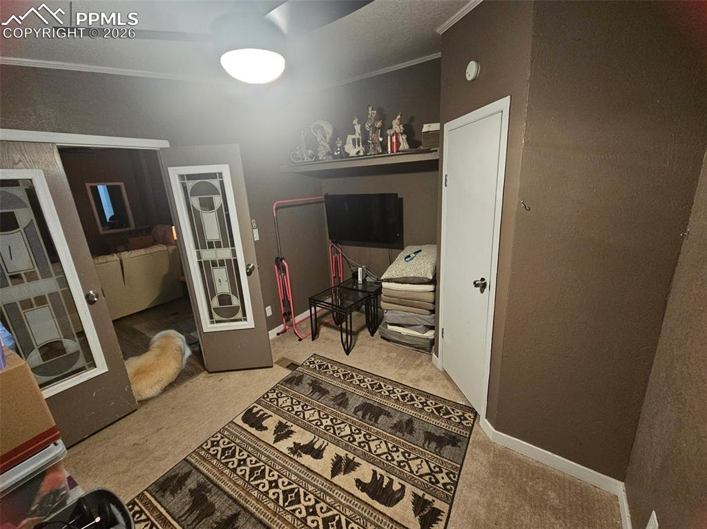 Image 27 of 28: Bedroom