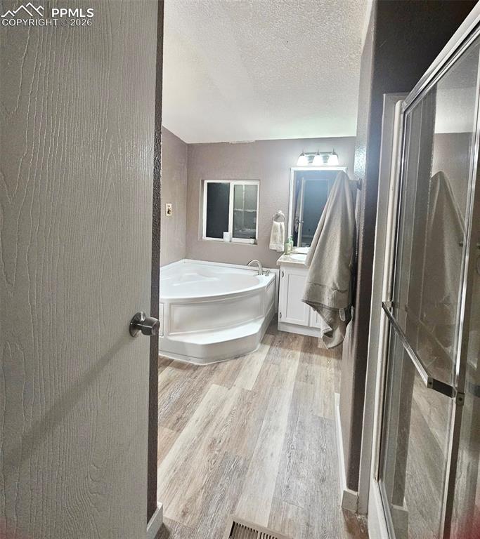 Image 7 of 19: Bathroom