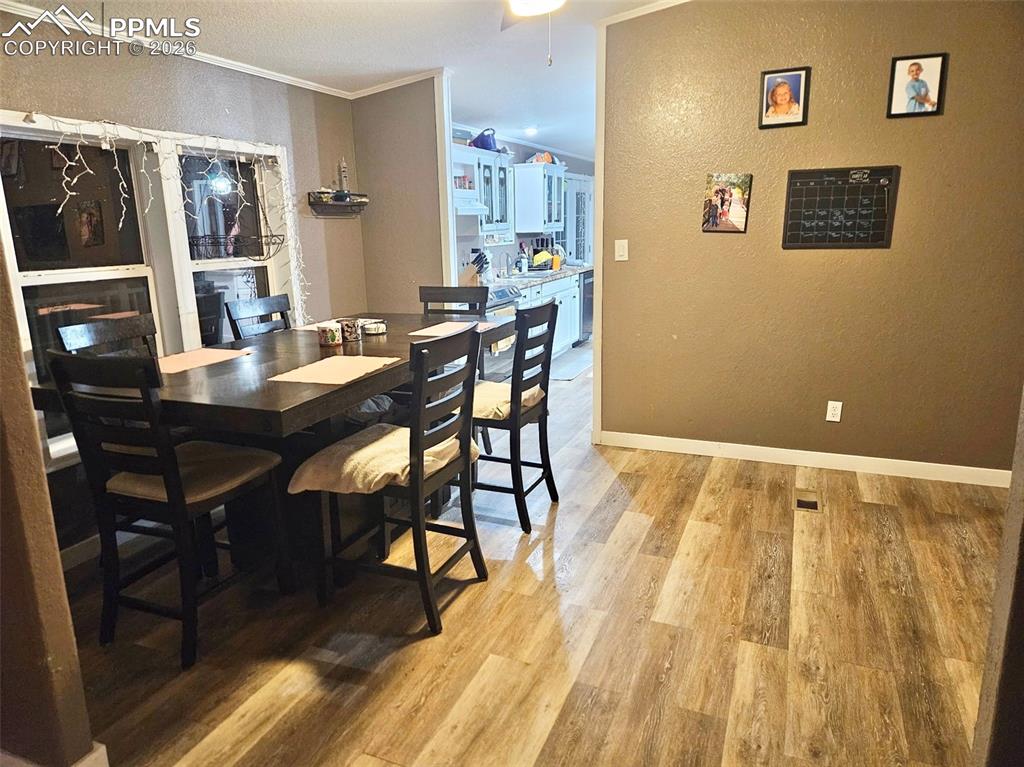 Image 9 of 19: Dining Area