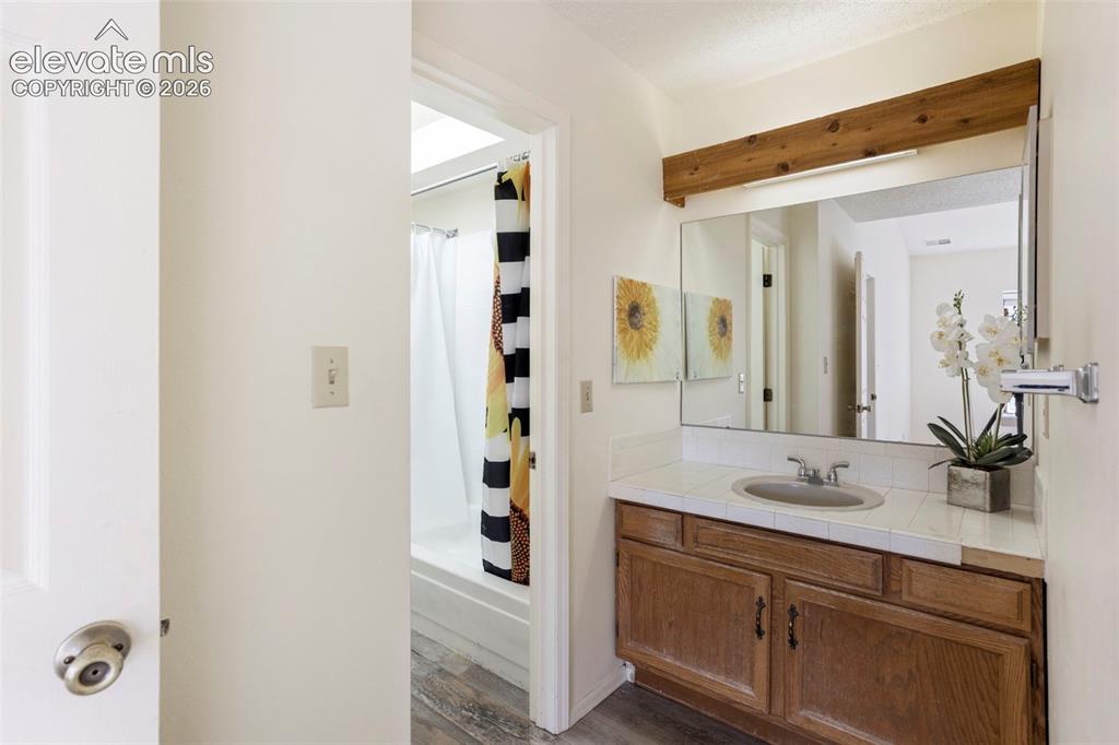 Image 12 of 20: Bathroom