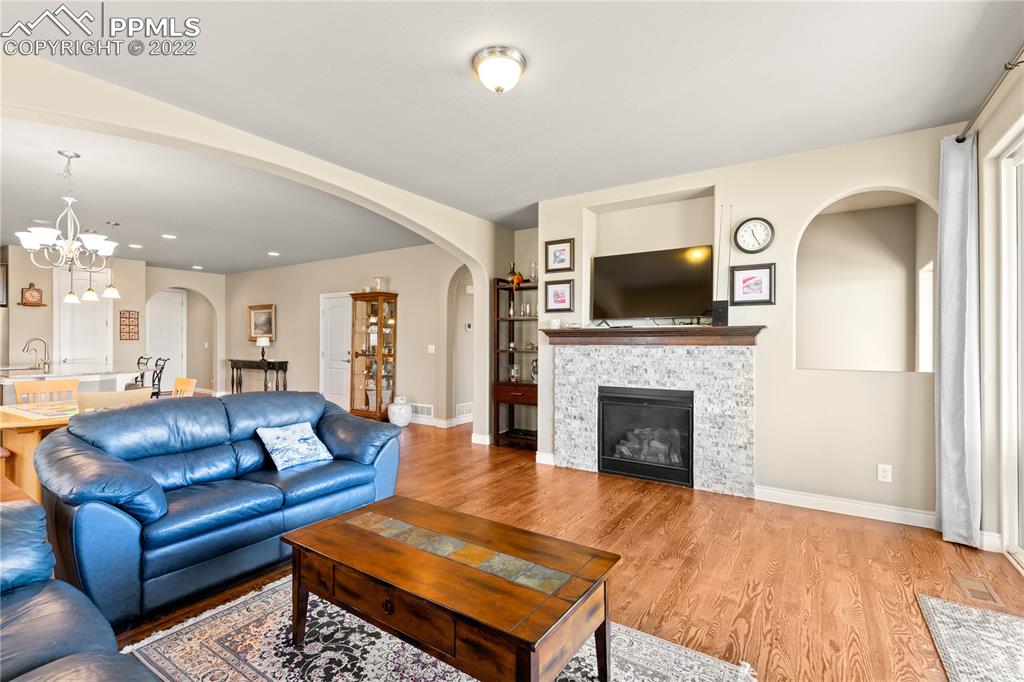 Listing 9599986, Image 10 of 29