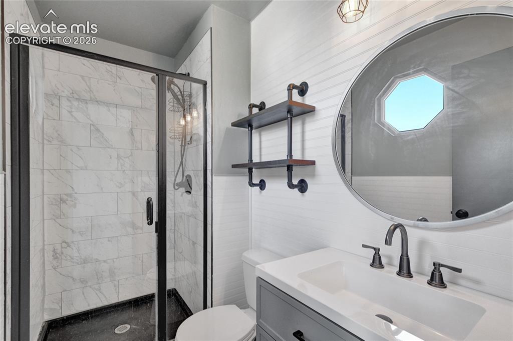 Image 15 of 23: Bathroom