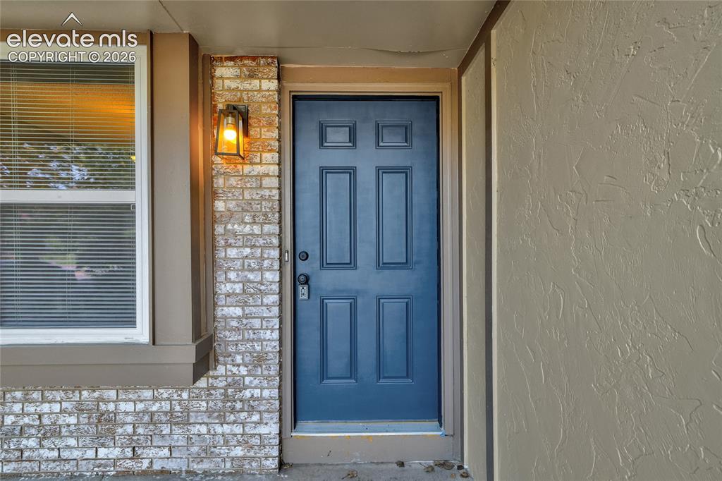 Image 3 of 23: Exterior entry