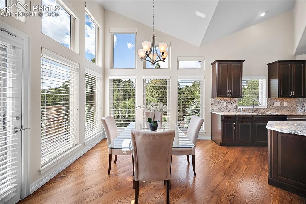 Image 12 of 50: Dining Area