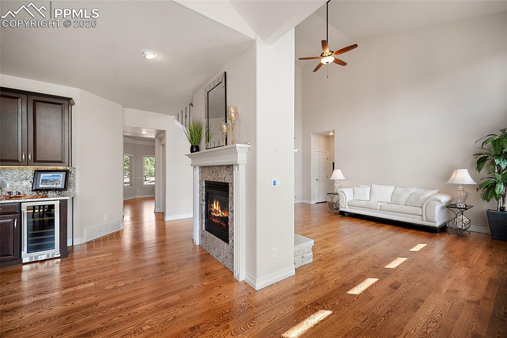 Image 18 of 50: Living Room