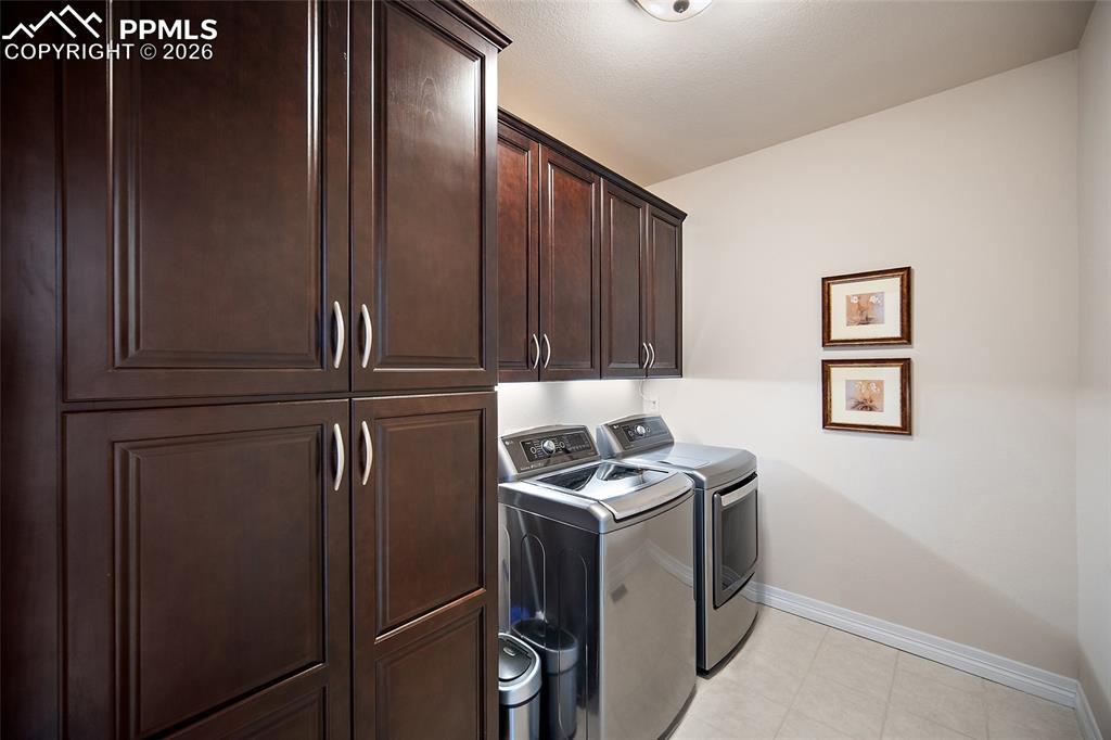 Image 19 of 50: Laundry