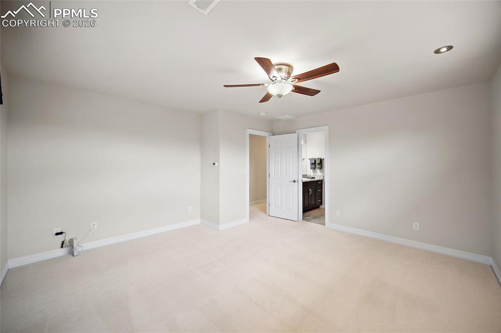 Image 32 of 50: Bedroom