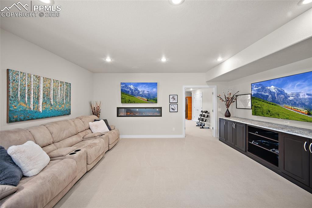 Image 37 of 50: Living Room