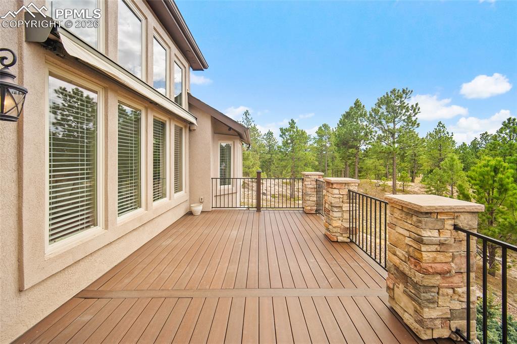 Image 44 of 50: Deck