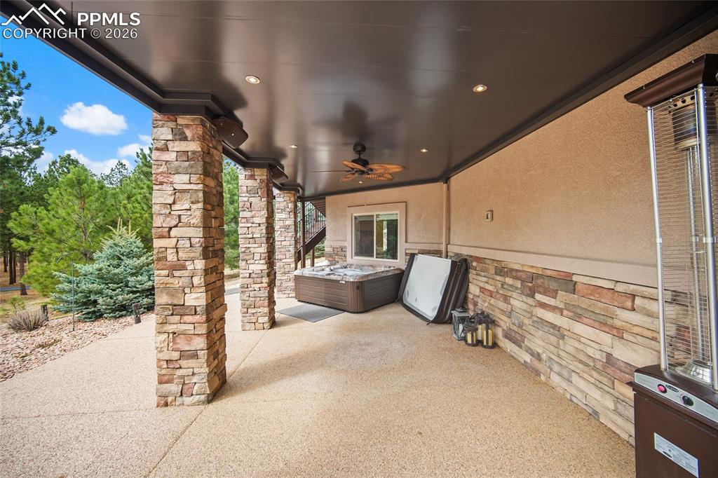 Image 47 of 50: Patio