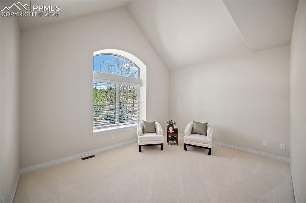 Image 8 of 50: Sitting Room