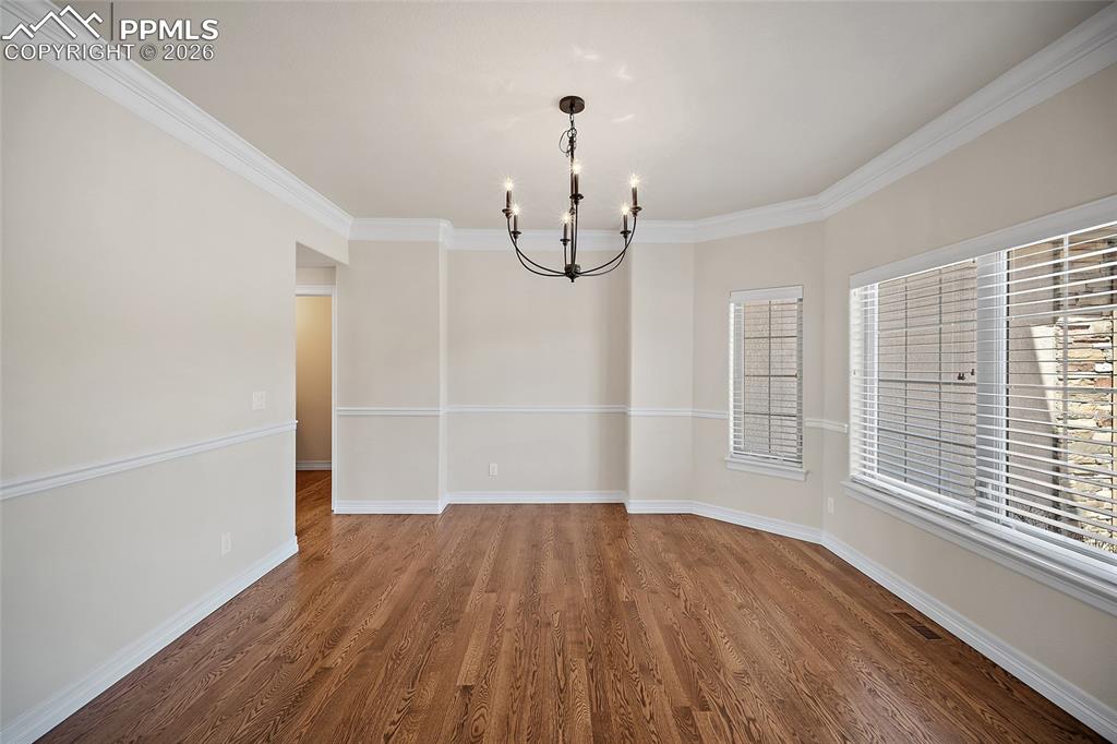 Image 9 of 50: Dining Area