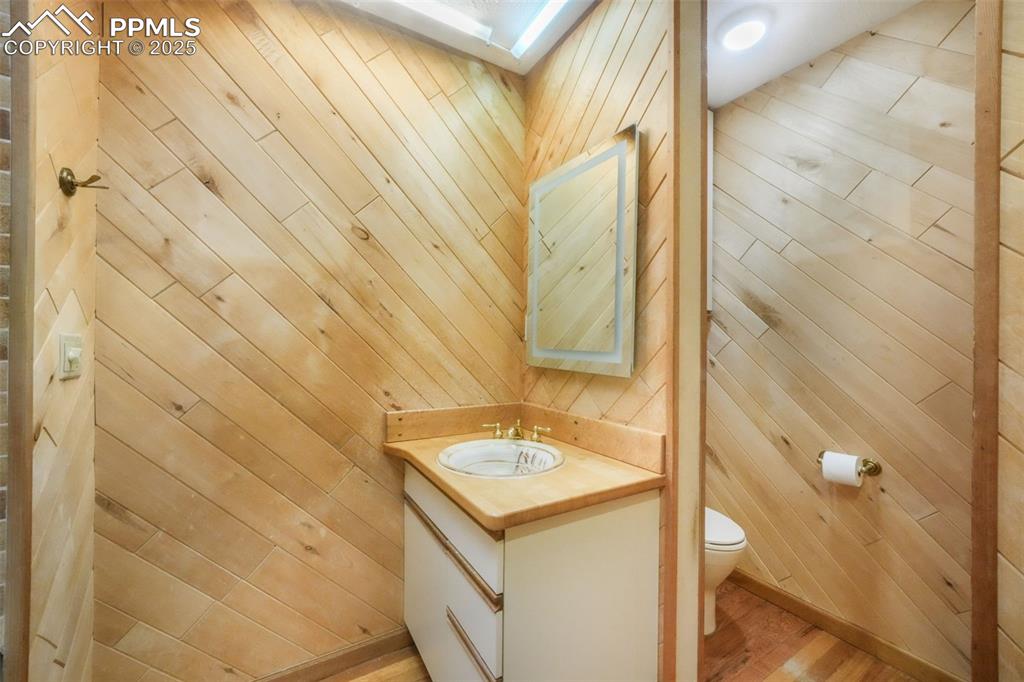 Image 18 of 50: Main Level Bathroom 