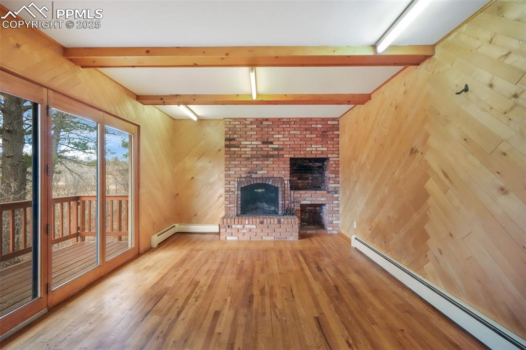 Image 20 of 50: Living Room