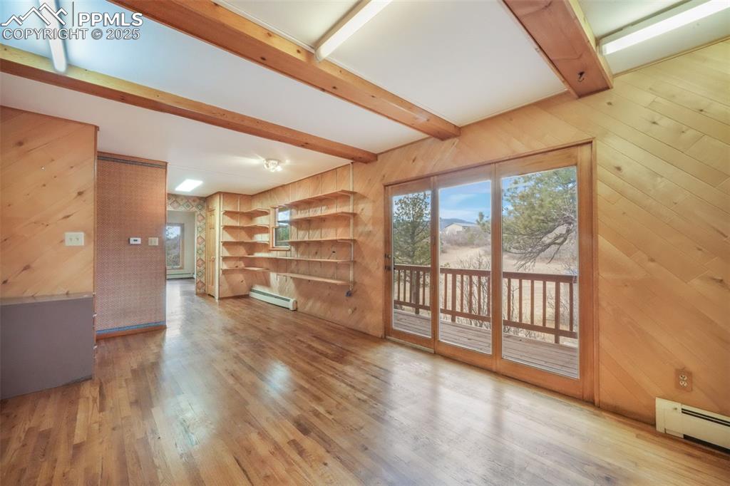 Image 22 of 50: Living Room