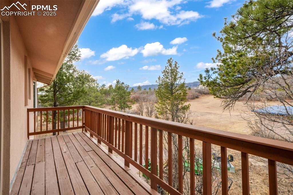 Image 23 of 50: Deck