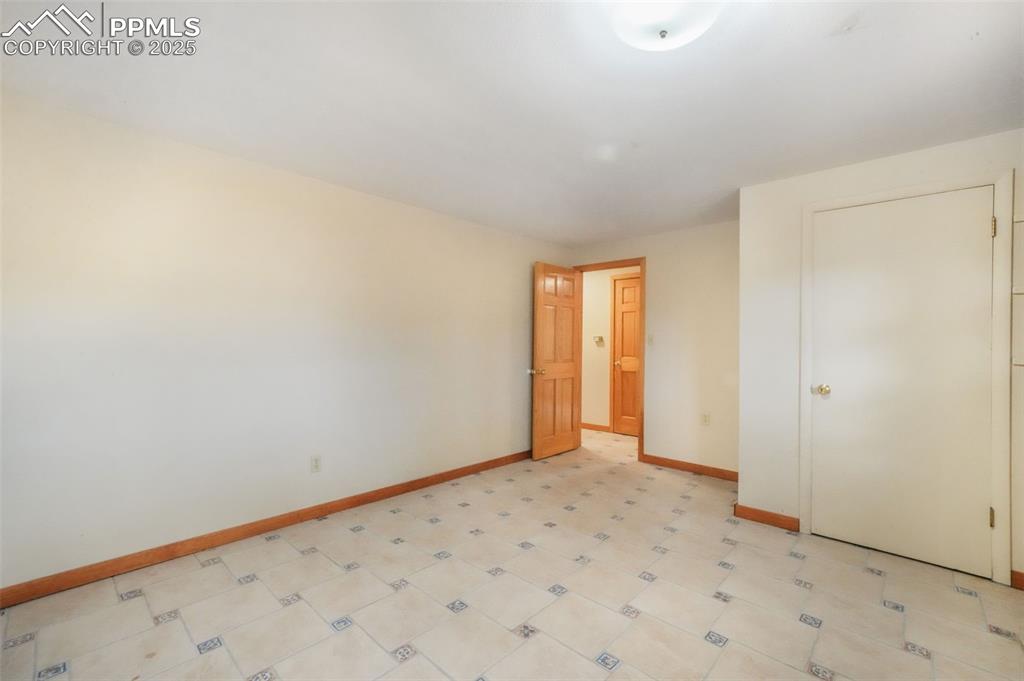 Image 27 of 50: Bedroom