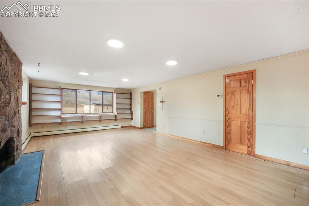 Image 34 of 50: Bonus Room