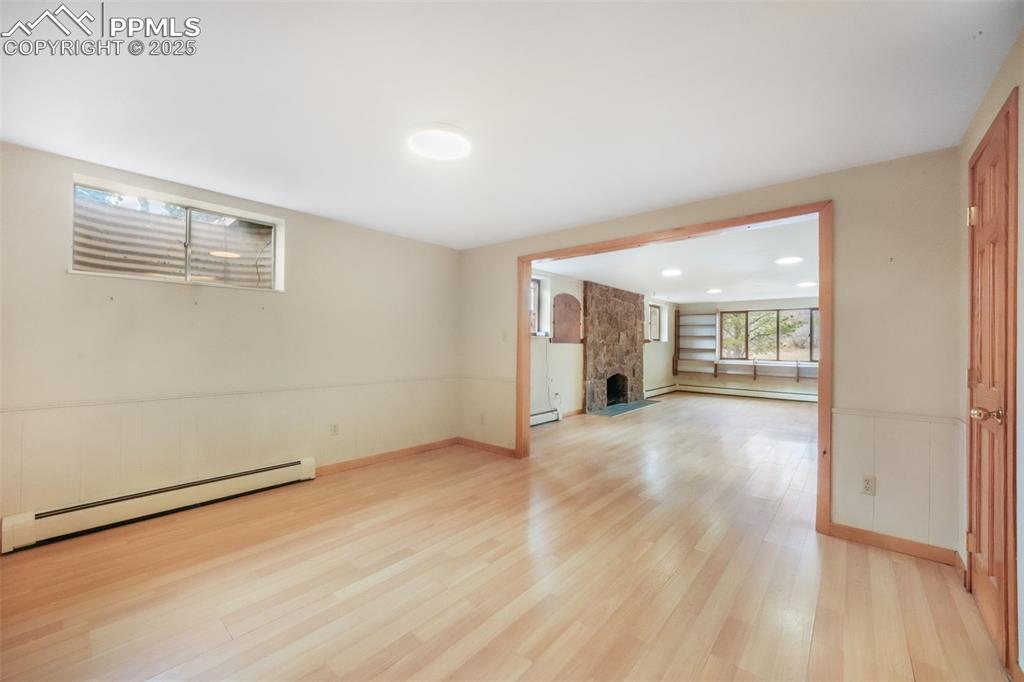 Image 36 of 50: Office