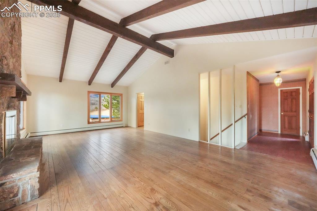 Image 4 of 50: Entry