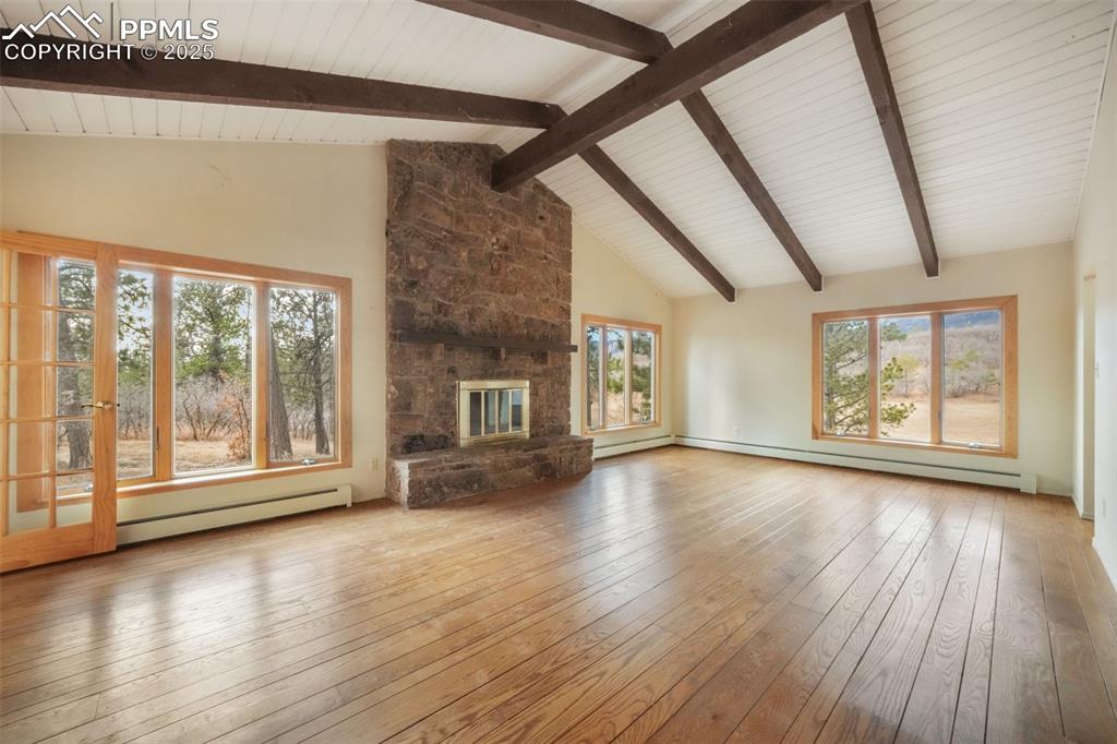 Image 5 of 50: Family Room