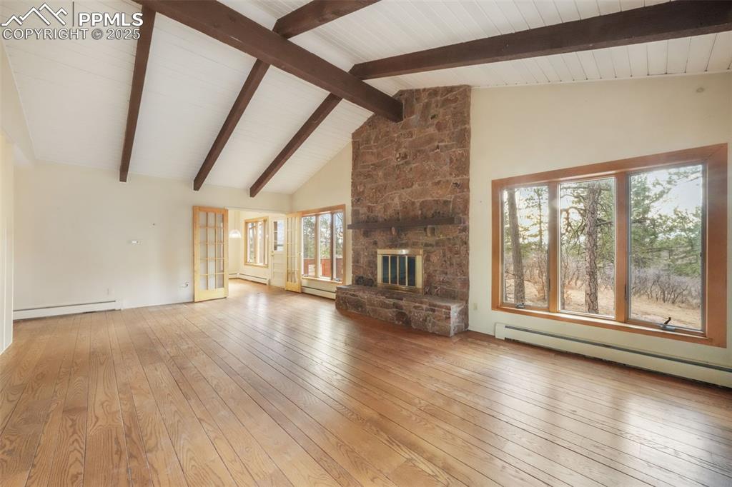 Image 6 of 50: Family Room