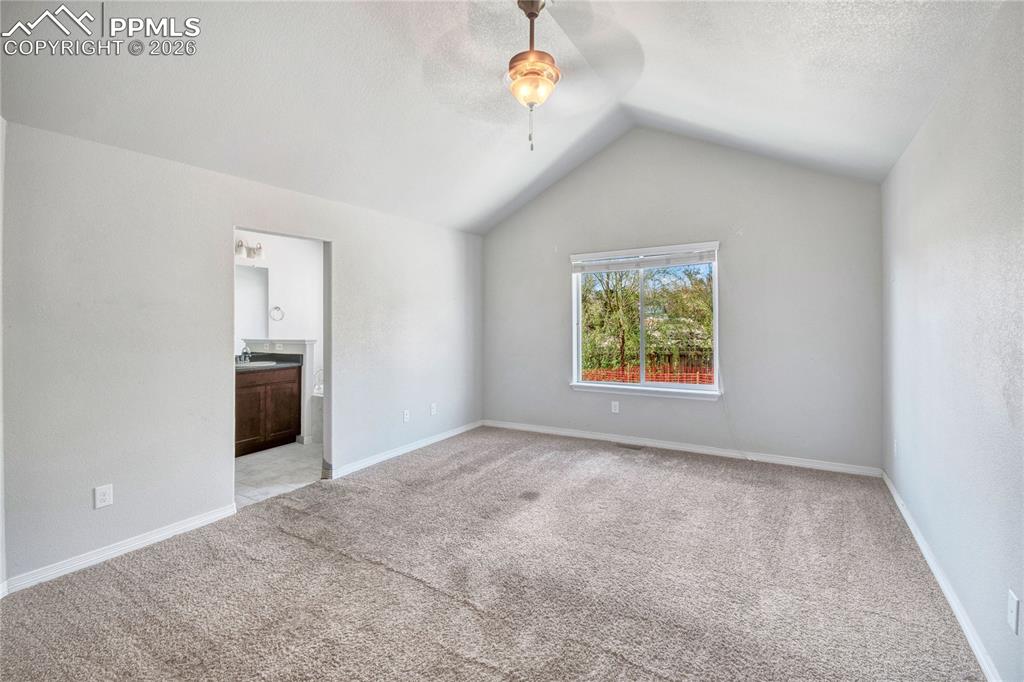 Image 21 of 38: Kitchen