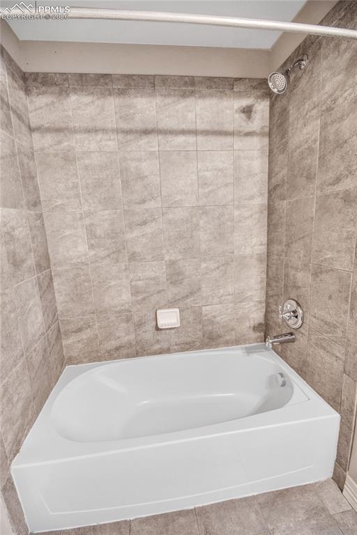 Image 26 of 38: Bathroom