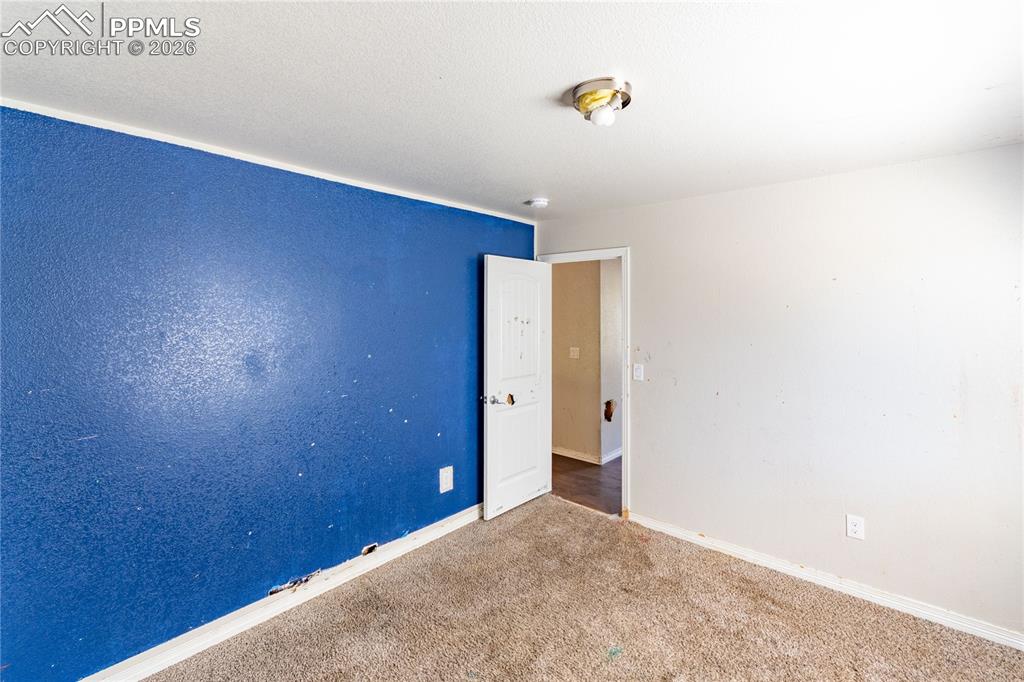 Image 29 of 38: Bathroom