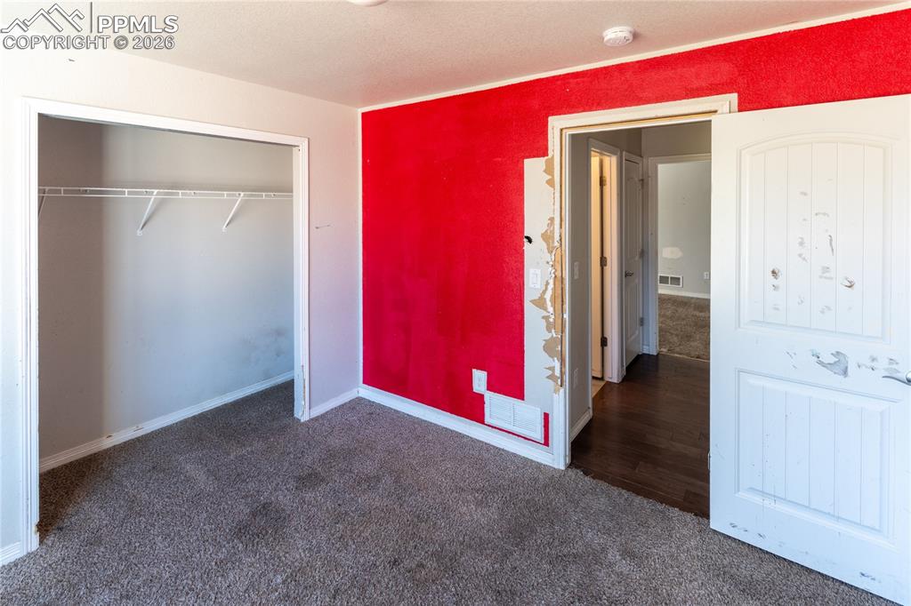 Image 30 of 38: Kitchen