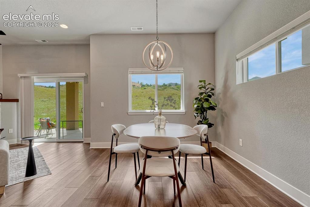 Image 14 of 48: Dining Area