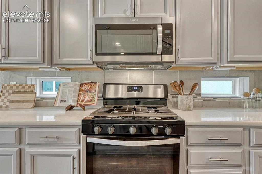 Image 17 of 48: Kitchen