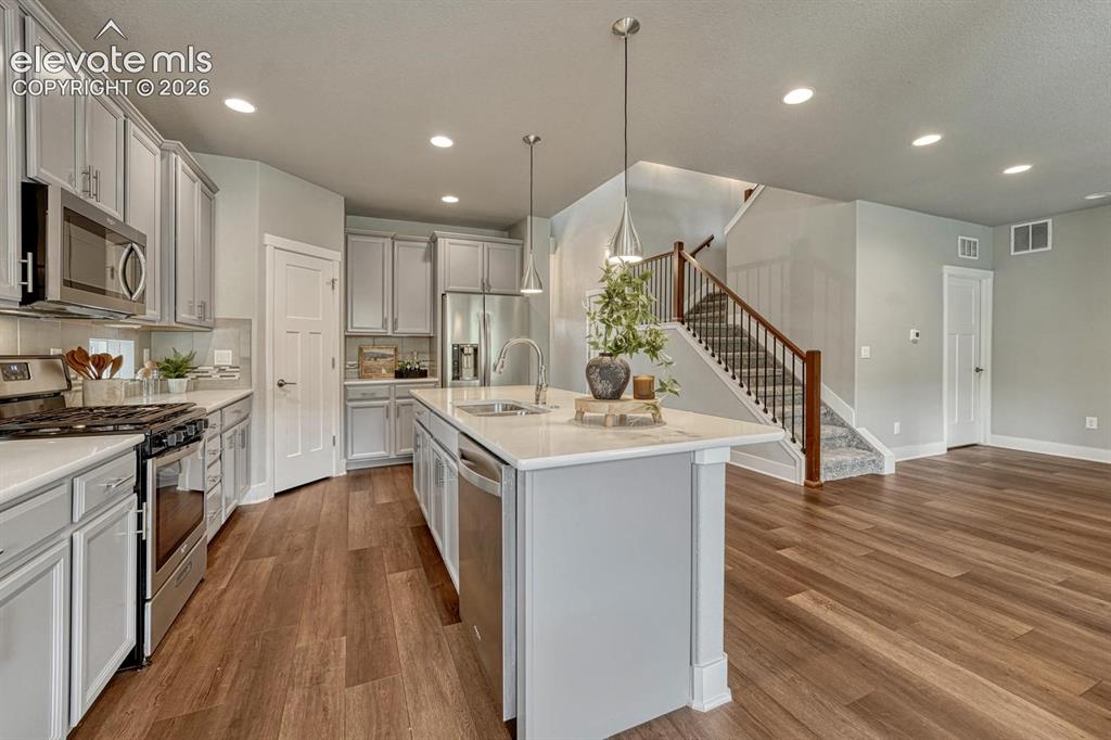 Image 18 of 48: Kitchen