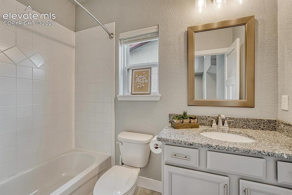 Image 36 of 48: Bathroom