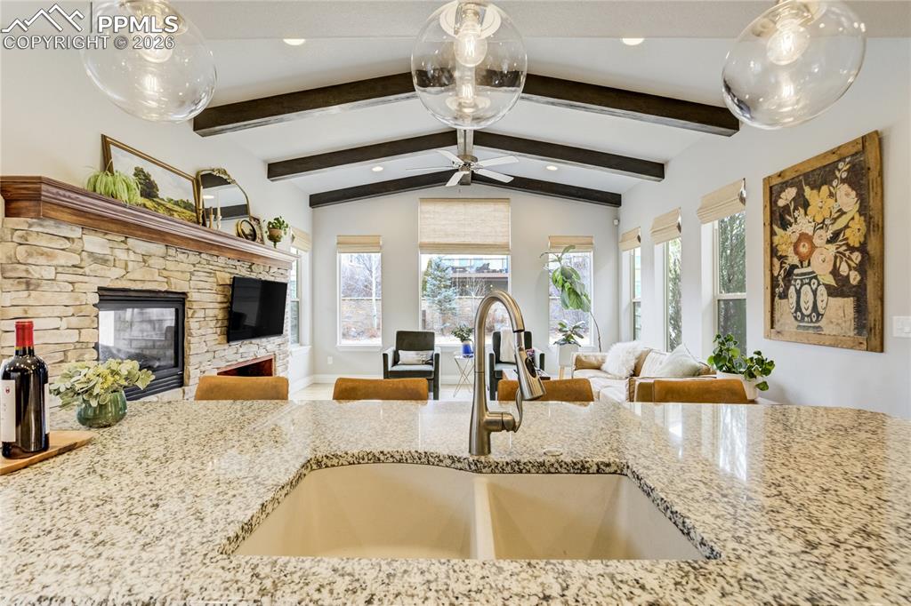 Image 14 of 49: Kitchen