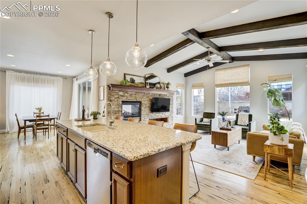 Image 15 of 49: Kitchen