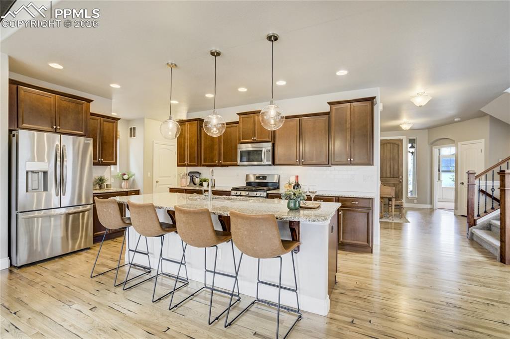 Image 18 of 49: Kitchen