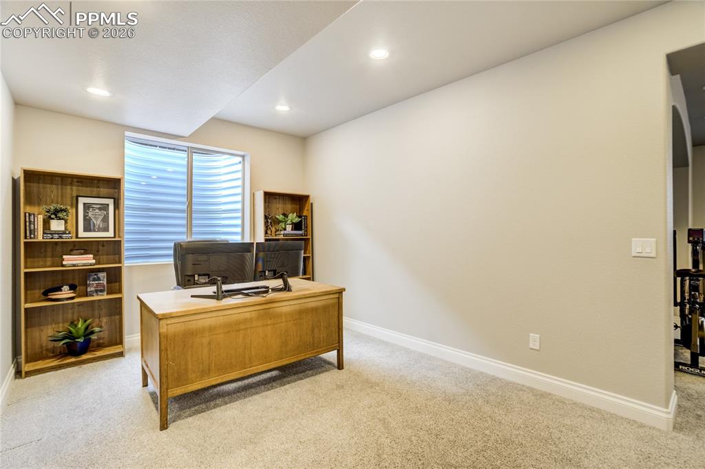 Image 37 of 49: Office