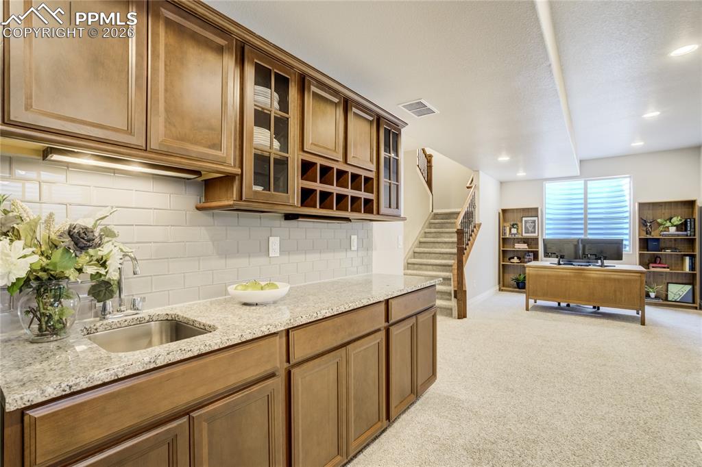 Image 40 of 49: Kitchen